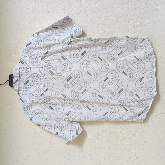 Super Nintendo White Casual Button Down Shirt with Controller 🎮 Print Medium - Picture 3 of 5